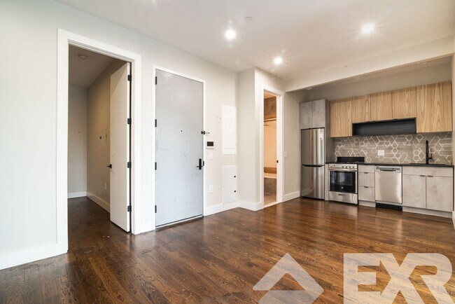 Building Photo - 540 E 142nd St