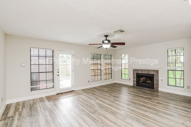 Foto del edificio - 17263 Saturn Ln