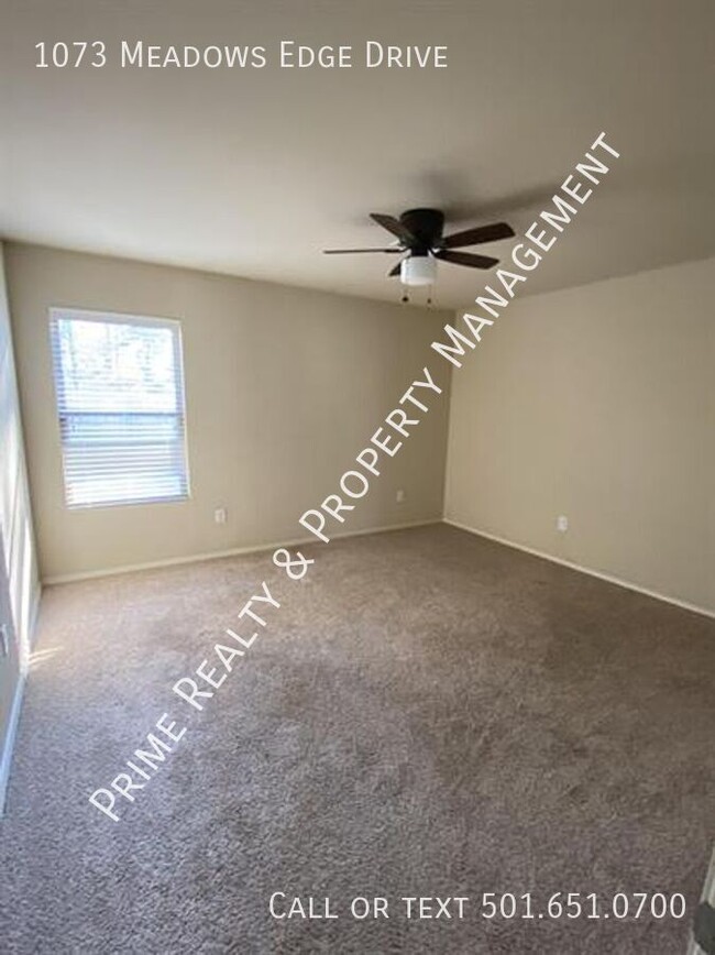 Foto del edificio - 1073 Meadows Edge Dr