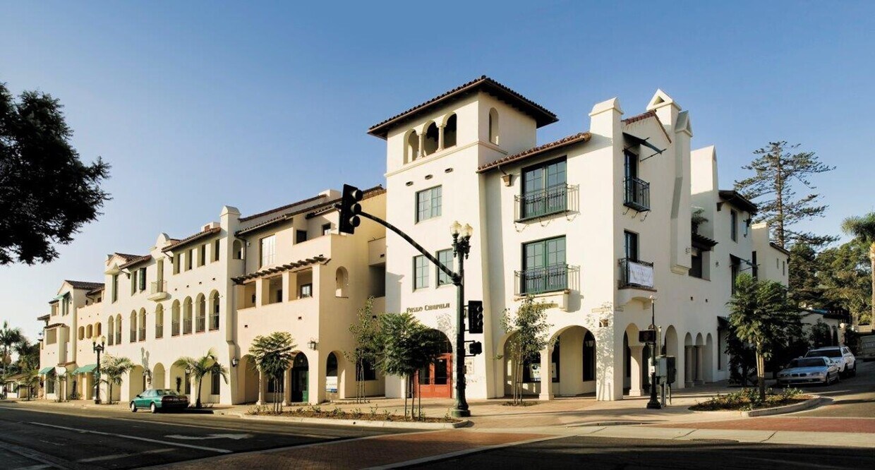 Primary Photo - Downtown Luxury One Bedroom with Private G...