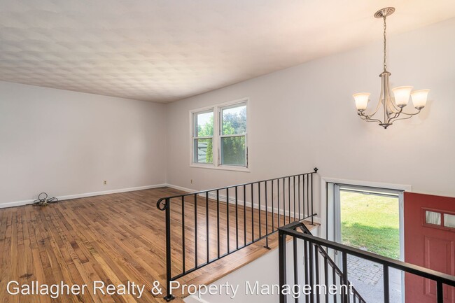 Building Photo - 4 br, 2.5 bath House - 106 Hillary Dr