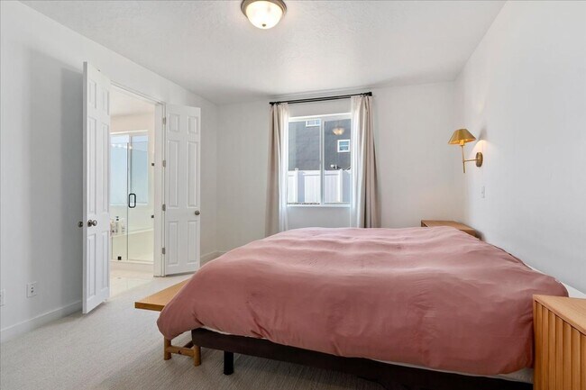 Foto del edificio - Gorgeous 5 Bedroom Home in Saratoga Springs!