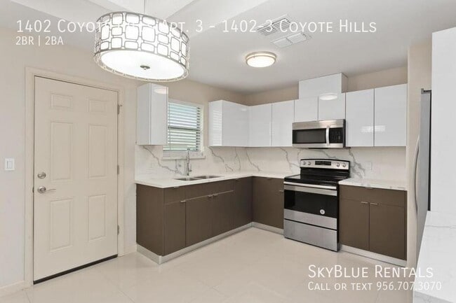 Building Photo - 1402 Coyote Hls