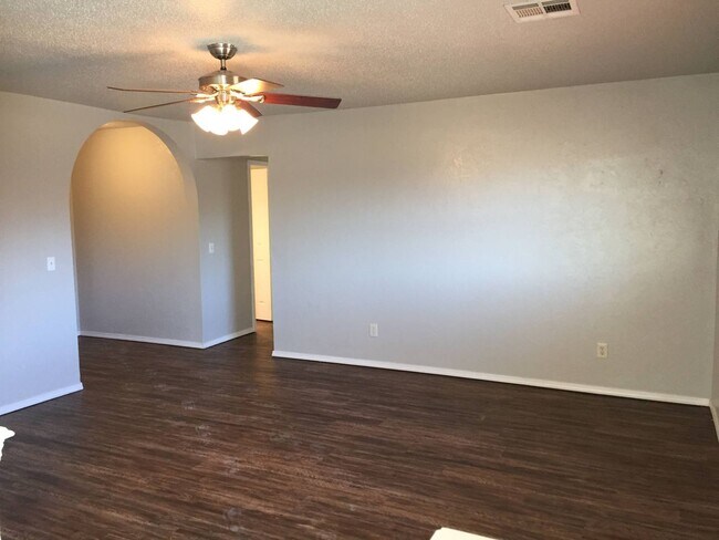 Foto del edificio - 3 bedrooms and 2 bath in Yukon