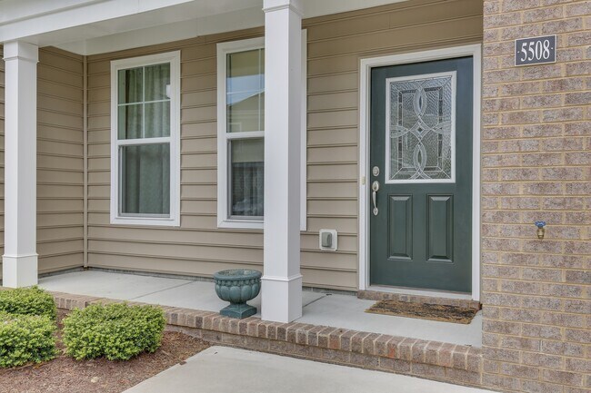 Foto del edificio - Stunning VB Townhome Style Condo