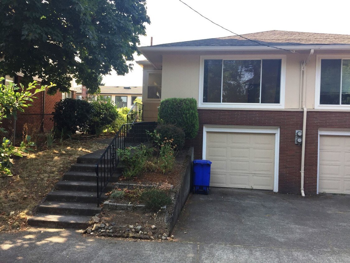 Foto principal - 1 br, 2 bath House - 7224 NE Tillamook St