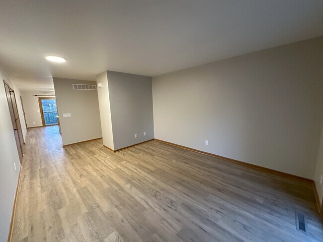 Foto del edificio - 2046 Cliff Alex Ct S