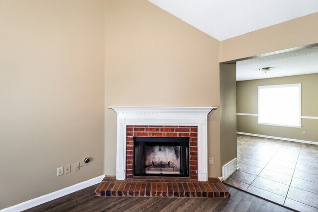 Building Photo - 9115 Park Crest Dr