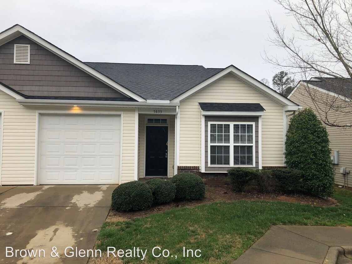 Foto principal - 3 br, 2 bath House - 5833 Bradford Lake Lane