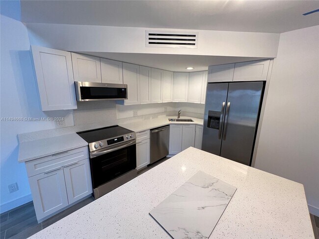 Foto del edificio - 49 Deer Creek Rd