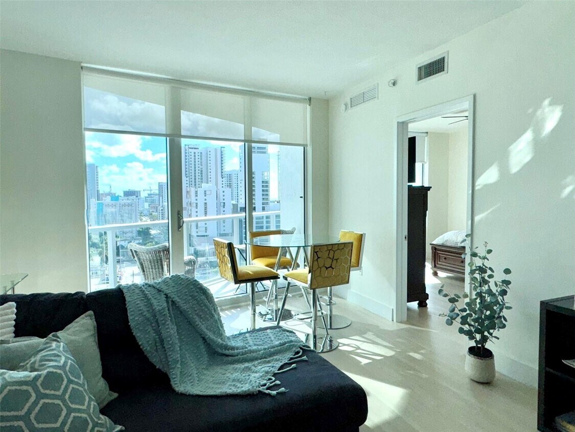 Foto principal - 185 SW 7th St