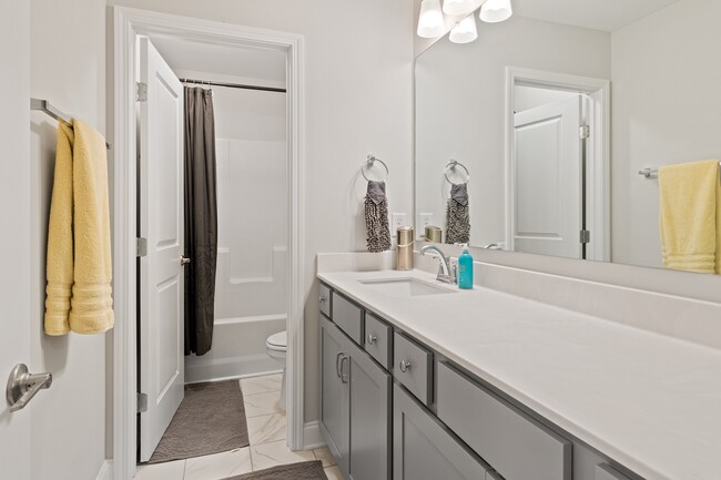 Guest Full Bath - 911 Nance Ln