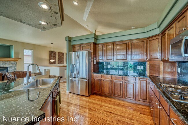 Foto del edificio - 3 br, 3 bath House - 5973 Revelstoke Dr