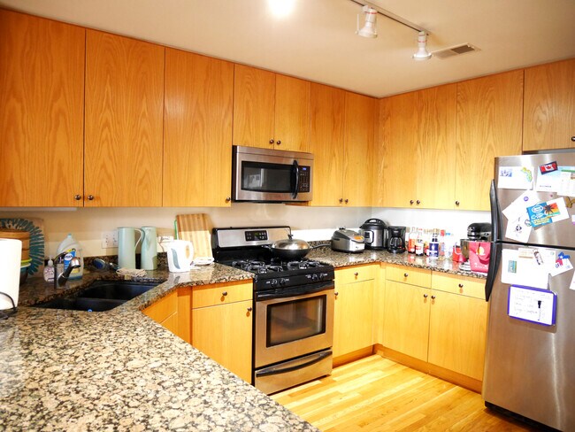 Kitchen - 1935 S Archer Ave
