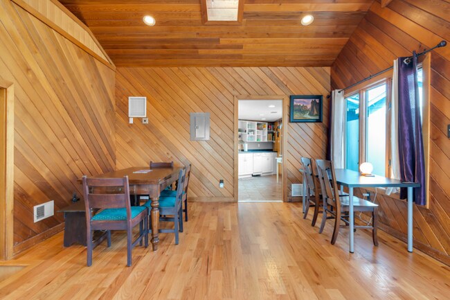 Building Photo - 51 Laurel Ave