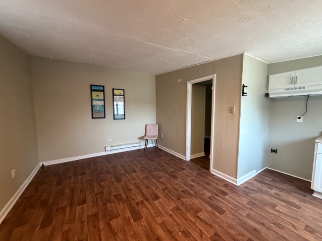 Building Photo - 231 Main St