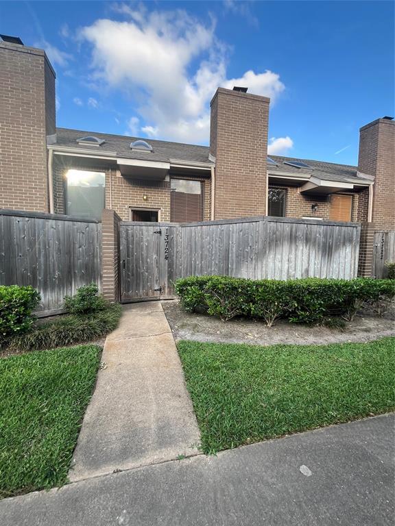 Building Photo - 13724 Hollowgreen Dr