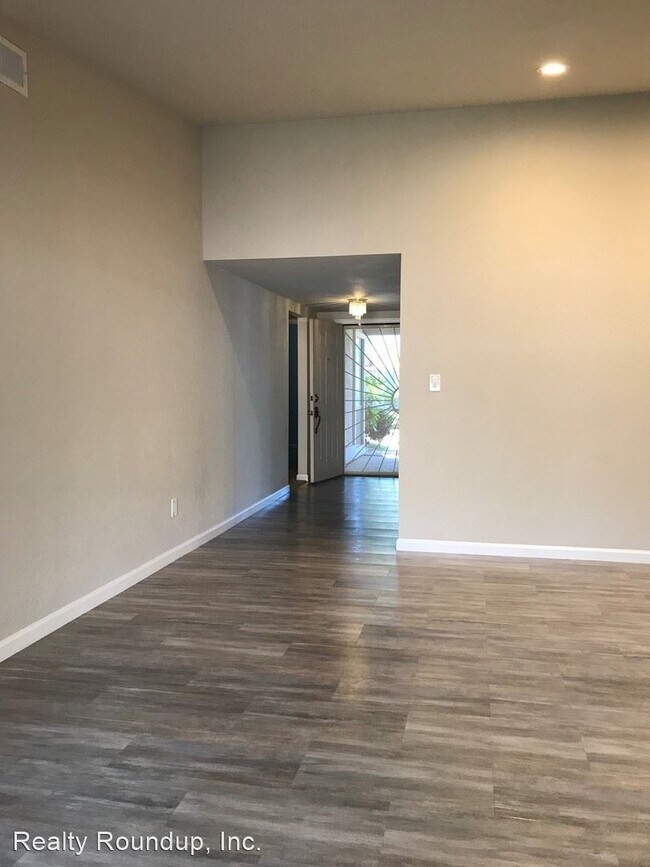 Building Photo - 3 br, 2 bath House - 1 Jenney Ct