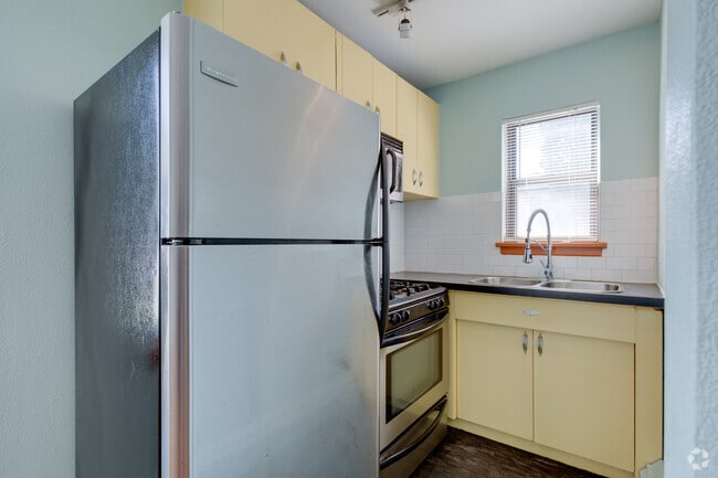 East River Terrace - Small Studio 404SF - East River Terrace