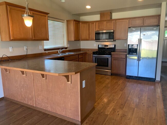 Foto del edificio - 4 Bedroom 2 Bathroom Rambler with Garage a...