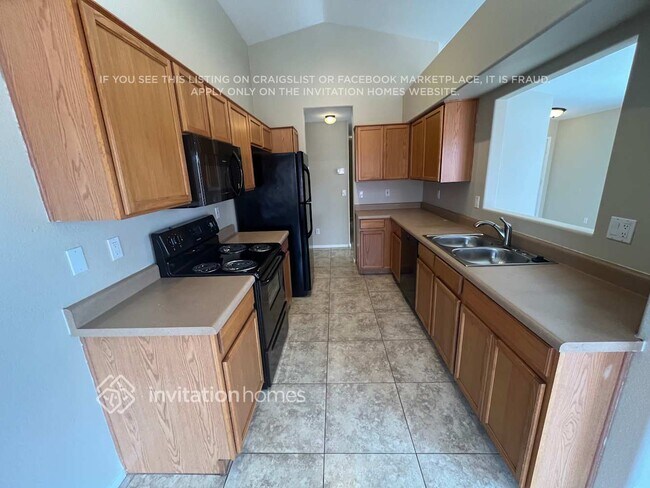Foto del edificio - 15508 W Port Royale Ln