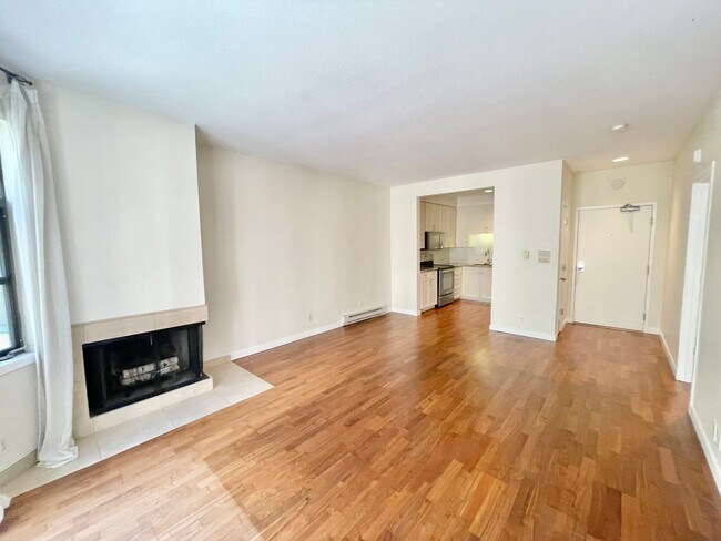 Foto del edificio - Contemporary, Light Filled Condo w/Garage ...