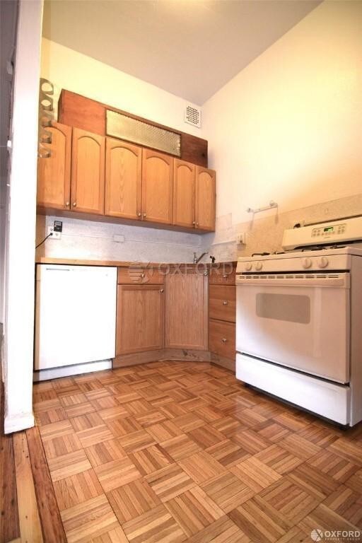 Foto del edificio - 328 E 25th St