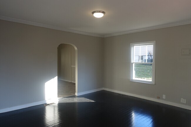 Foto del edificio - 716 Robin Rd