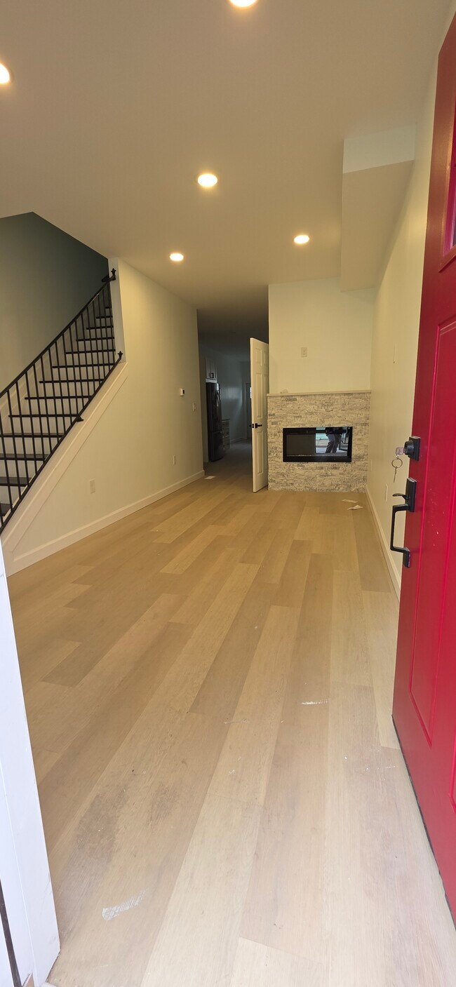 Building Photo - 1103 N Patterson Park Ave