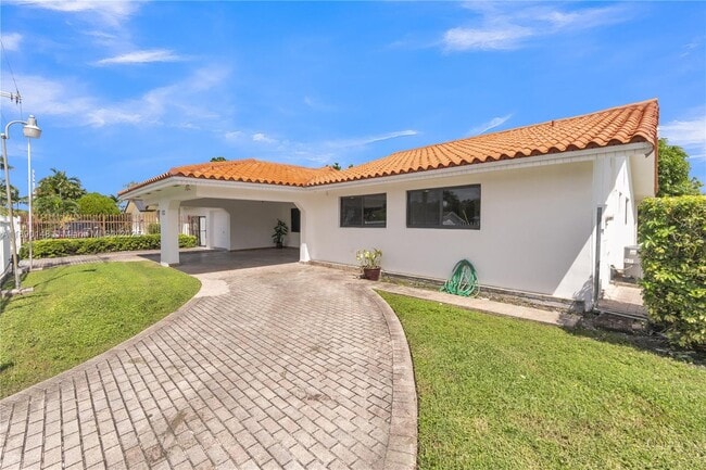 Foto del edificio - 631 SW 102nd Ave