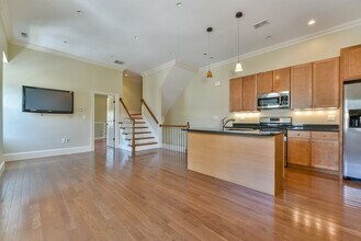 Building Photo - 3 Savin Hill Ave