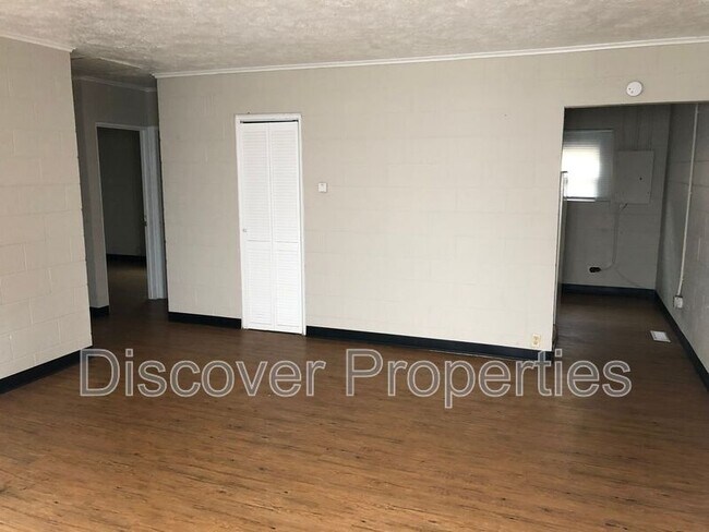Building Photo - 1005 N Pershing Ave
