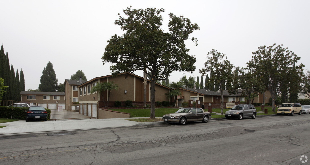 Primary Photo - Cinnamon Creek Apartments