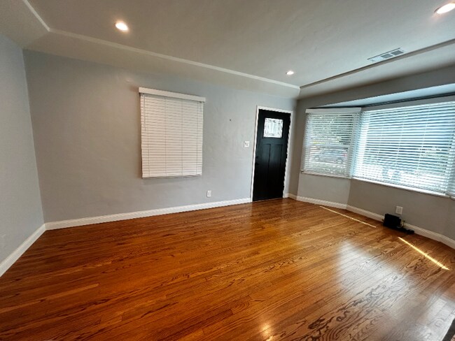 Building Photo - 646 Westminster Dr
