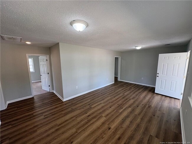 Foto del edificio - 2690 Belhaven Rd