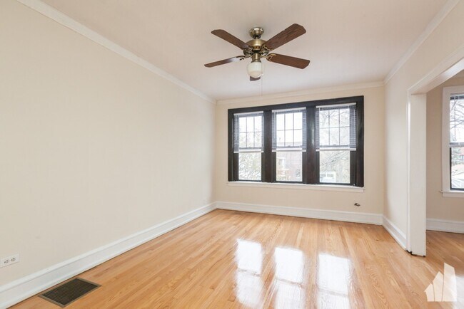 Foto del edificio - 1444 W Byron St
