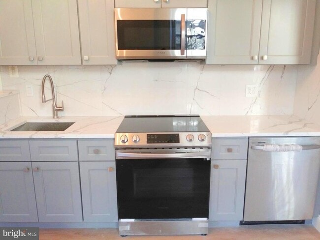 Building Photo - 317 N 33rd St