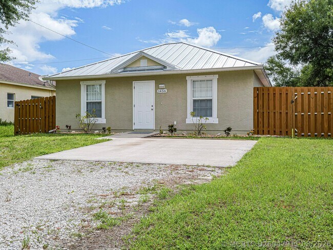 Building Photo - 1456 25th Ct SW