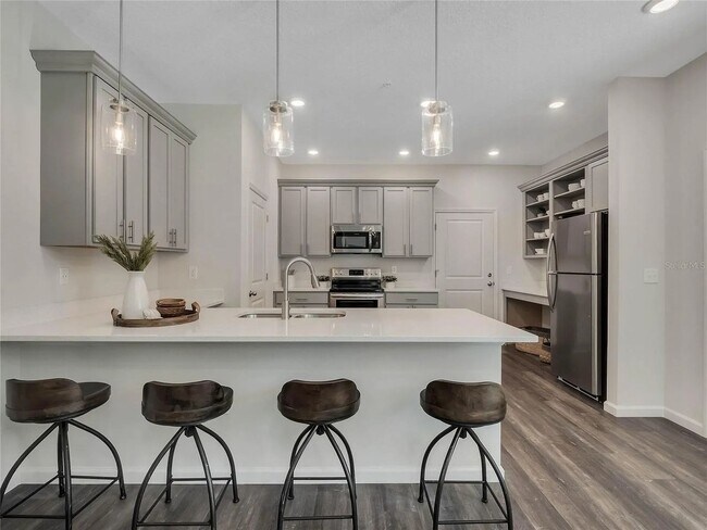 Foto del edificio - New & Modern Lakeside Townhome w/ 2 Car Garage + EV Charger | 4 Bed, 3.5 Bath | Lake Frederica, O...