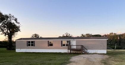 Building Photo - 133 Country Oaks St