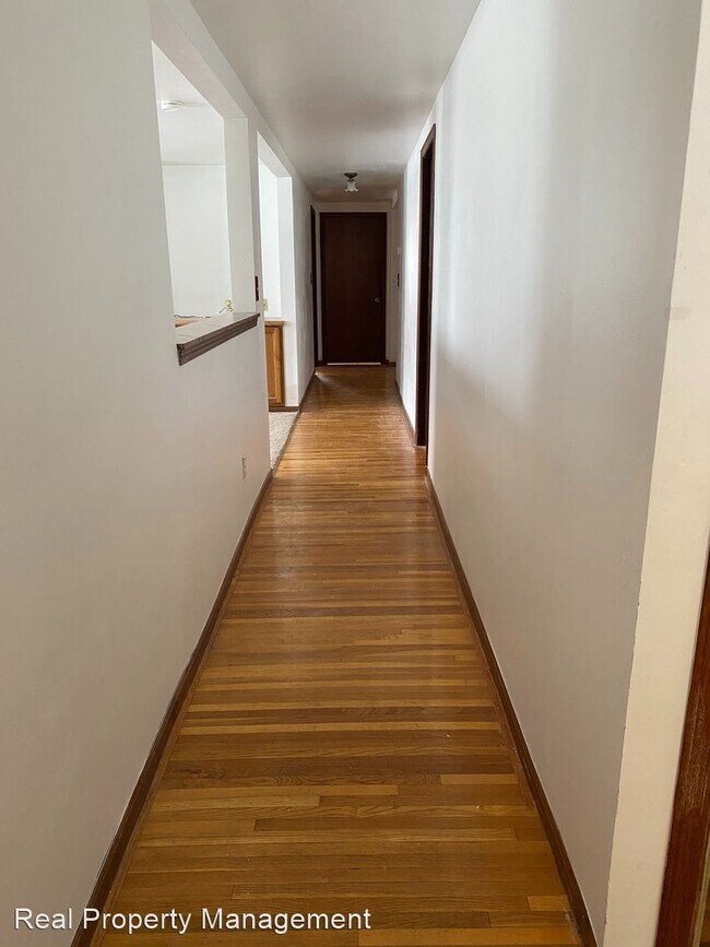 Foto del edificio - 3 br, 2.5 bath House - 221 E 8th Apt B
