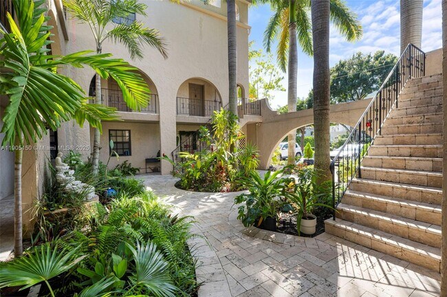 Foto del edificio - 815 NE 28th St