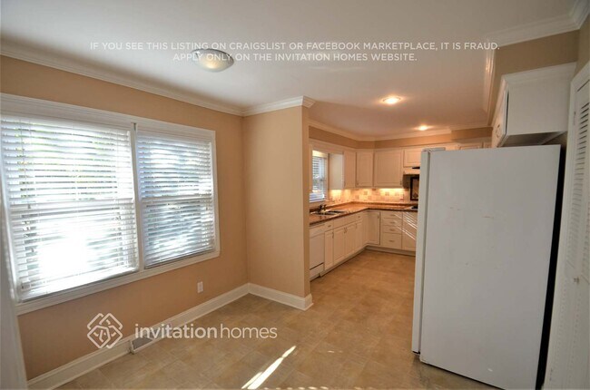 Building Photo - 5800 Amity Pl
