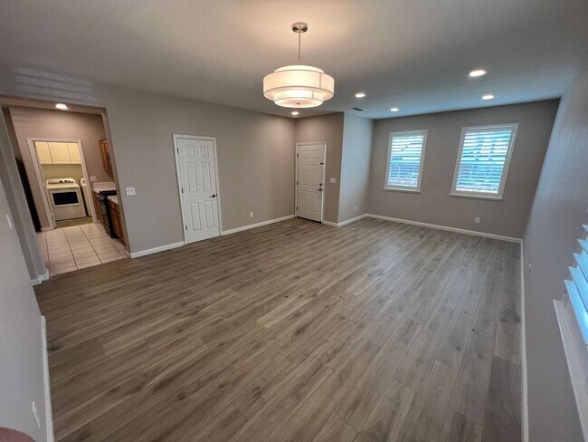 Building Photo - Three Bedroom Two Bath Stanford Ranch Home