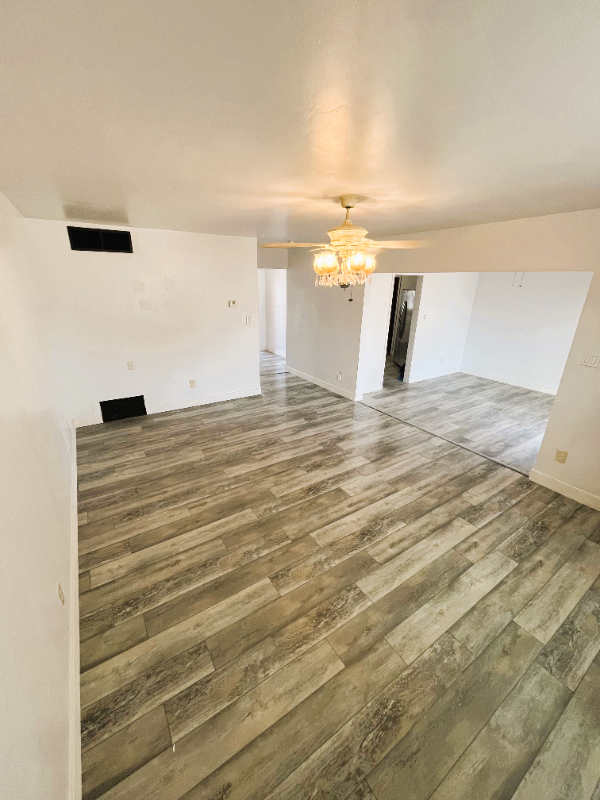 Foto del edificio - 413 E 3rd St