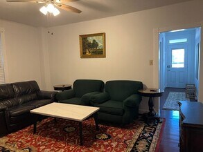 Building Photo - 823 Mulberry Ave