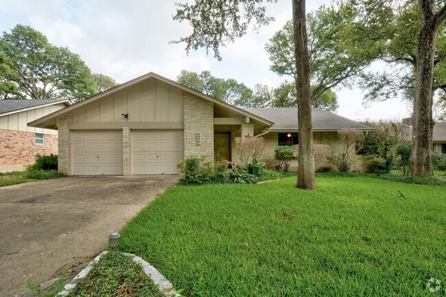 Building Photo - 4802 Gerona Dr