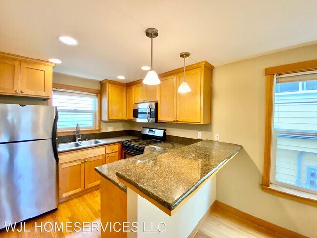 Building Photo - 3 br, 2 bath House - 5806 A Roosevelt Way NE