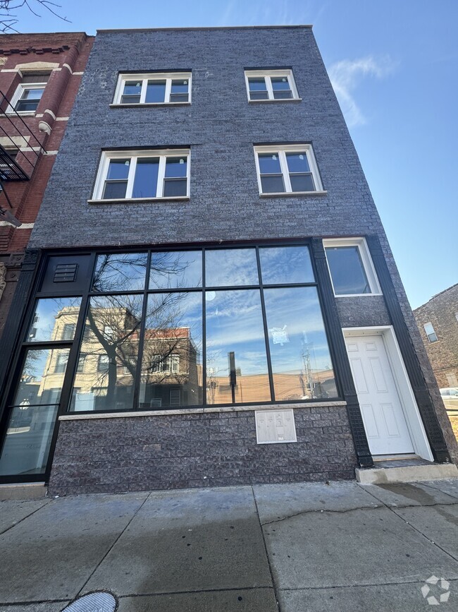 Building Photo - 539 W 31st St