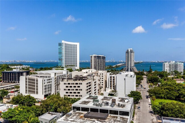 Foto del edificio - 121 NE 34th St